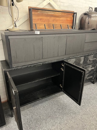 Dressoir Paramaribo